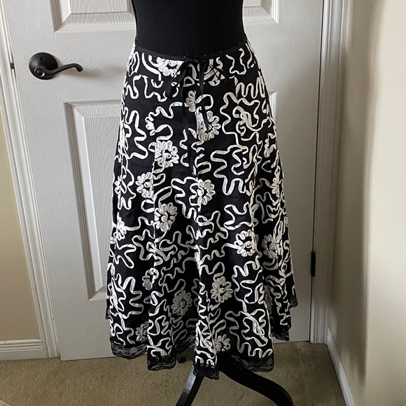 Laura Petites Black and White Ribbon Embroidered Skirt, Size 10 - Picture 1 of 10